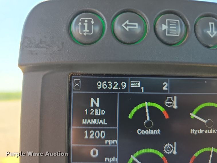 image for item DS4755 2014 John Deere 824K wheel loader