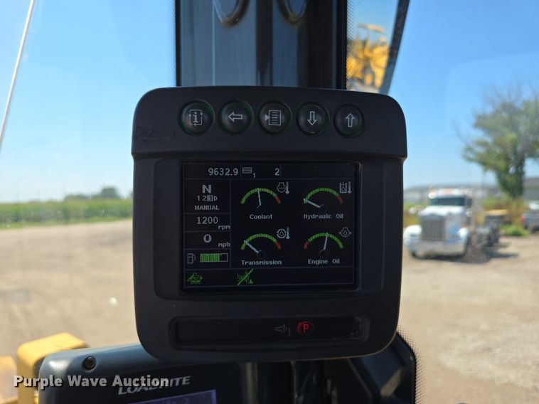 image for item DS4755 2014 John Deere 824K wheel loader