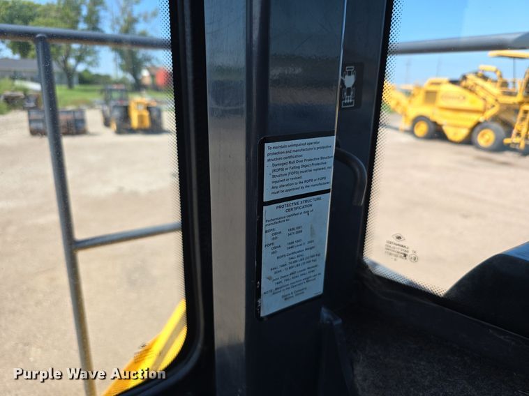 image for item DS4755 2014 John Deere 824K wheel loader