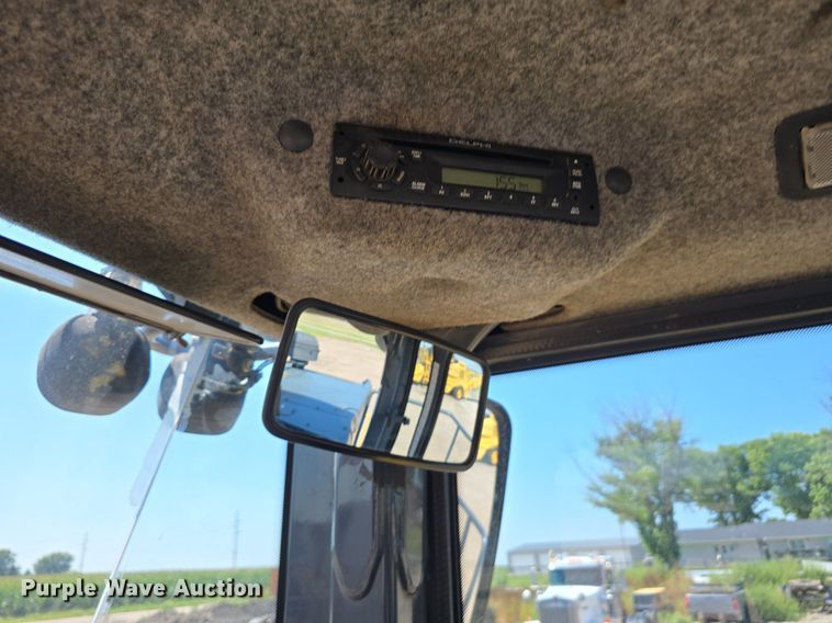 image for item DS4755 2014 John Deere 824K wheel loader