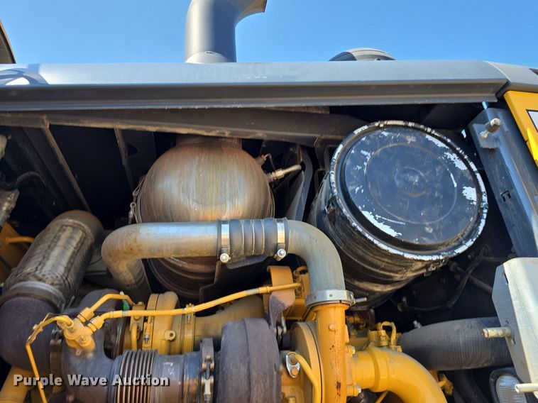 image for item DS4755 2014 John Deere 824K wheel loader