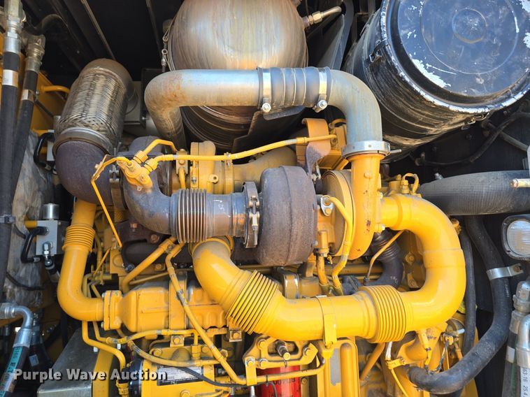 image for item DS4755 2014 John Deere 824K wheel loader