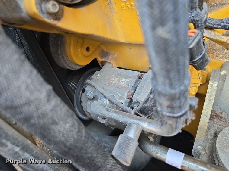 image for item DS4755 2014 John Deere 824K wheel loader