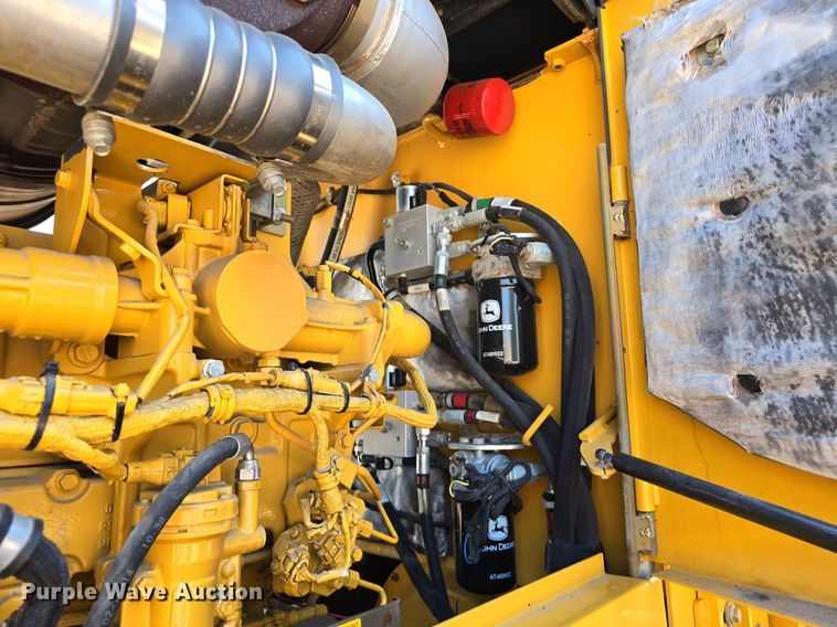 image for item DS4755 2014 John Deere 824K wheel loader