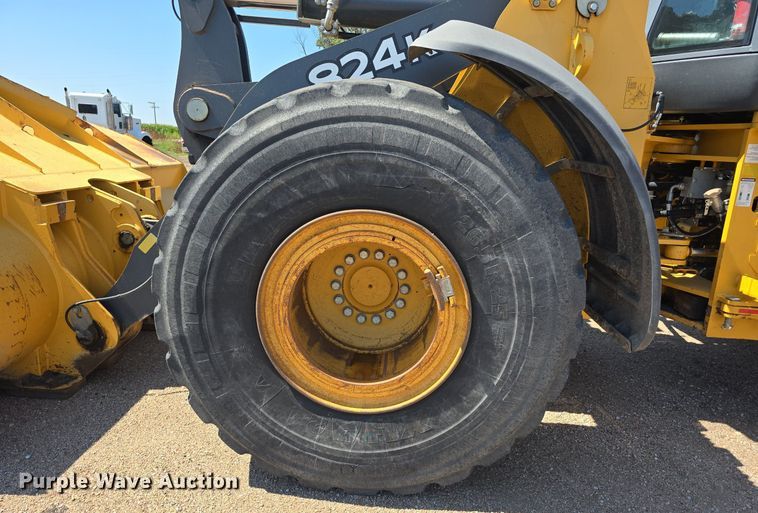 image for item DS4755 2014 John Deere 824K wheel loader
