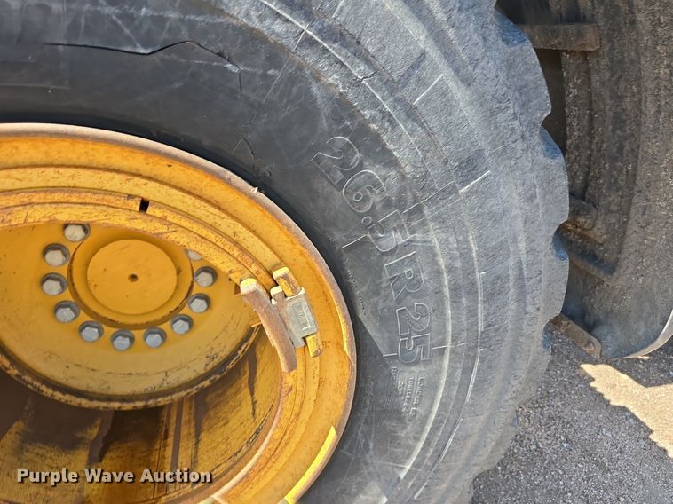 image for item DS4755 2014 John Deere 824K wheel loader