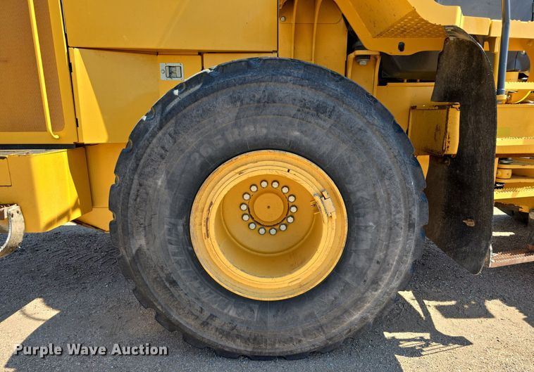 image for item DS4755 2014 John Deere 824K wheel loader