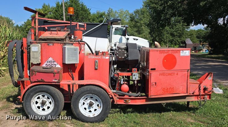 image for item DS4756 2001 Crafco Supershot SS125 melter applicator