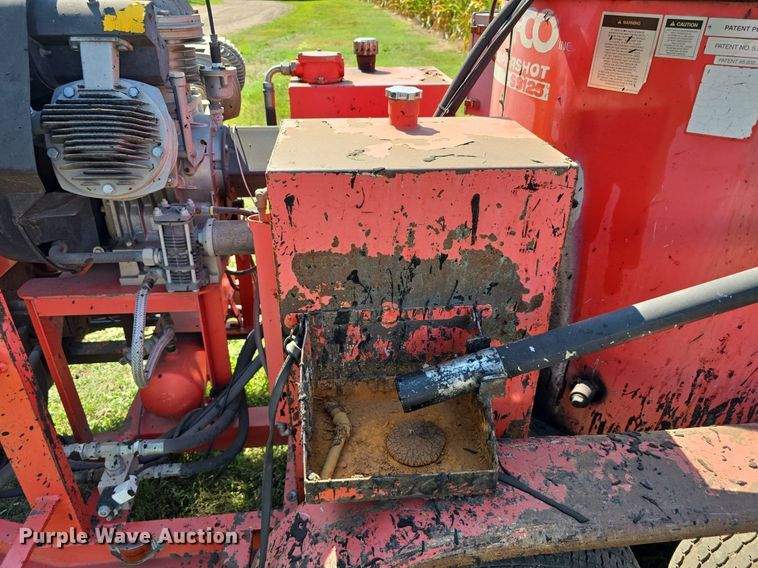 image for item DS4756 2001 Crafco Supershot SS125 melter applicator