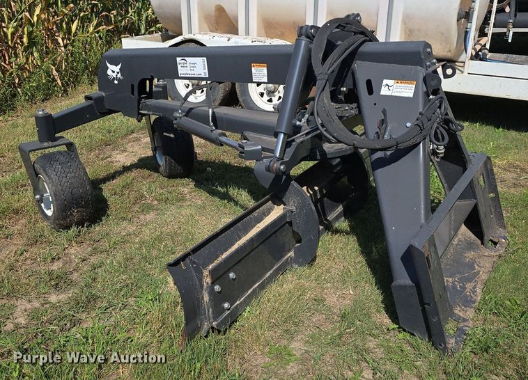 image for item DS4757 2018 Bobcat M Grader 84 skid steer grader