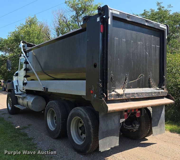 image for item DS4759 2012 Caterpillar CT660 dump truck