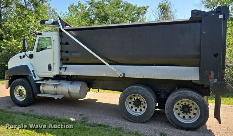 image for item DS4759 2012 Caterpillar CT660 dump truck