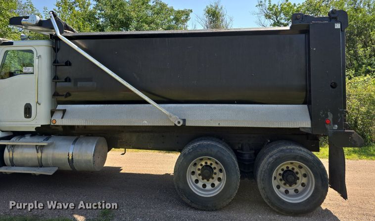 image for item DS4759 2012 Caterpillar CT660 dump truck