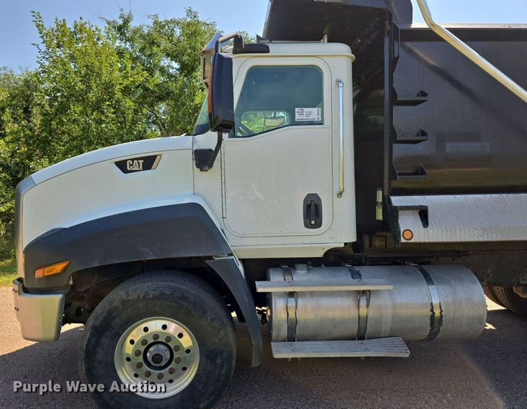 image for item DS4759 2012 Caterpillar CT660 dump truck
