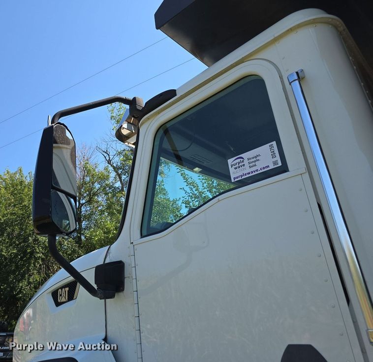 image for item DS4759 2012 Caterpillar CT660 dump truck