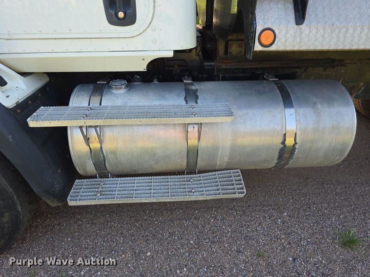 image for item DS4759 2012 Caterpillar CT660 dump truck