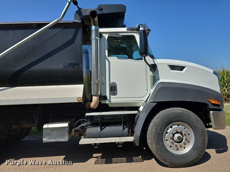 image for item DS4759 2012 Caterpillar CT660 dump truck