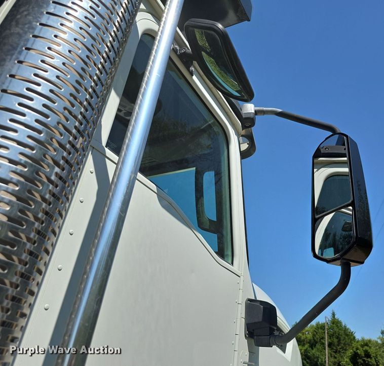 image for item DS4759 2012 Caterpillar CT660 dump truck