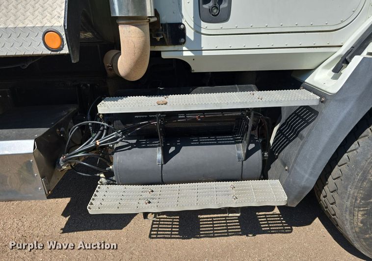 image for item DS4759 2012 Caterpillar CT660 dump truck