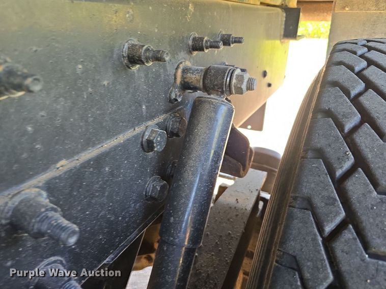 image for item DS4759 2012 Caterpillar CT660 dump truck