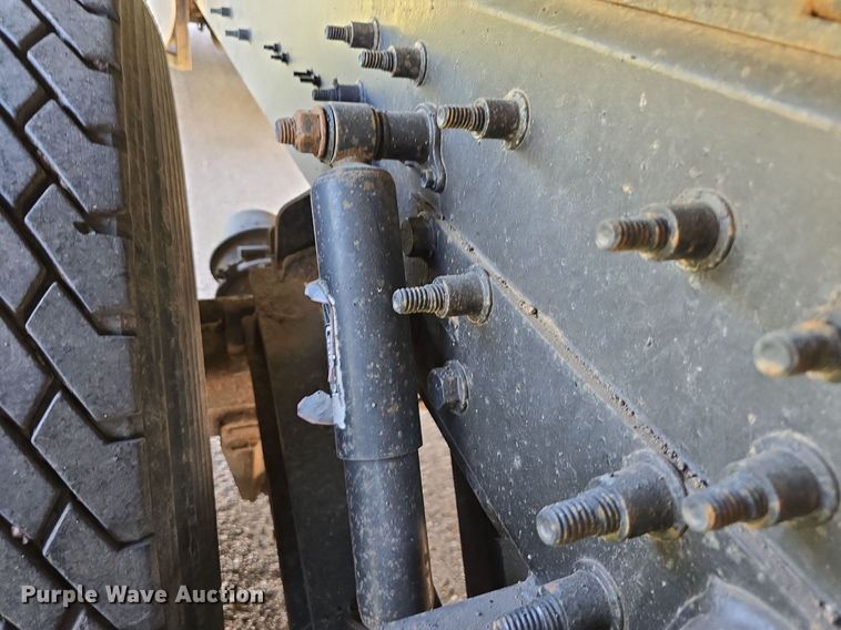 image for item DS4759 2012 Caterpillar CT660 dump truck