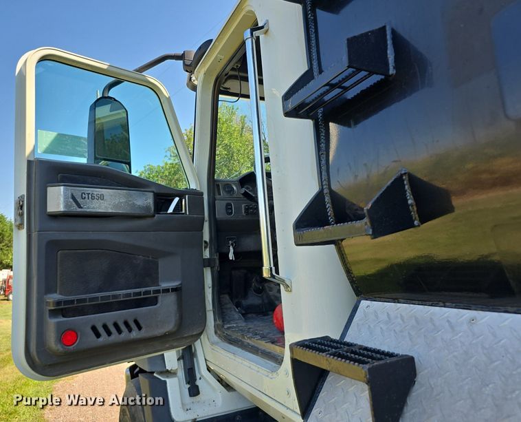 image for item DS4759 2012 Caterpillar CT660 dump truck