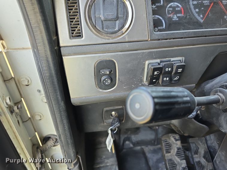 image for item DS4759 2012 Caterpillar CT660 dump truck