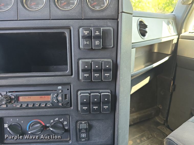 image for item DS4759 2012 Caterpillar CT660 dump truck