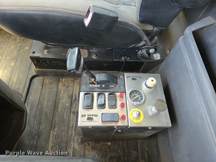 image for item DS4759 2012 Caterpillar CT660 dump truck