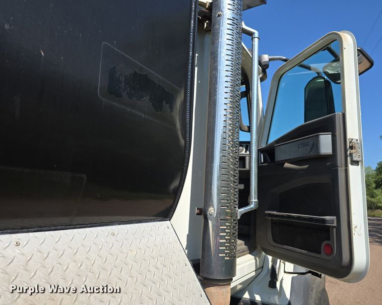 image for item DS4759 2012 Caterpillar CT660 dump truck