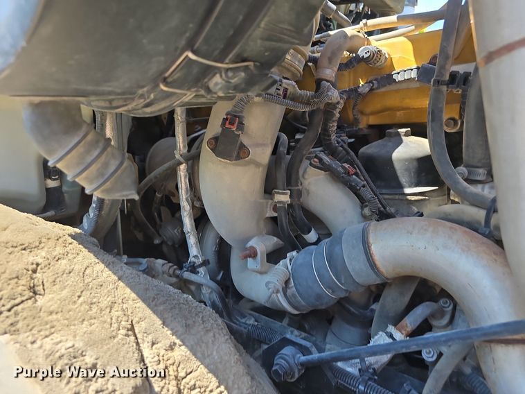 image for item DS4759 2012 Caterpillar CT660 dump truck