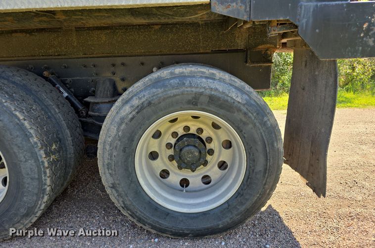 image for item DS4759 2012 Caterpillar CT660 dump truck