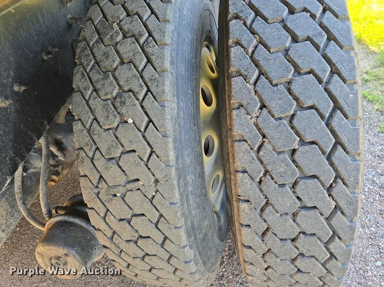 image for item DS4759 2012 Caterpillar CT660 dump truck