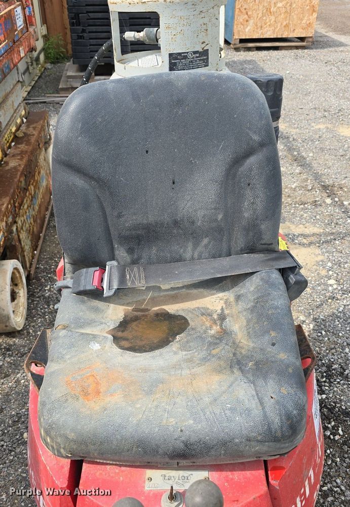 image for item DS4803 Taylor Tools Bronco 393 floor scraper