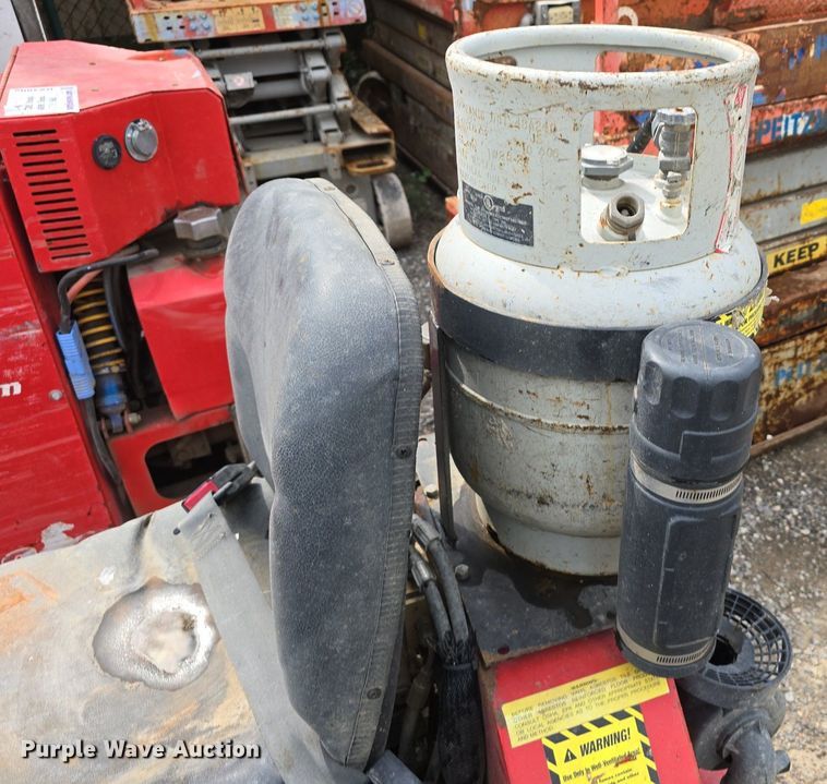 image for item DS4803 Taylor Tools Bronco 393 floor scraper