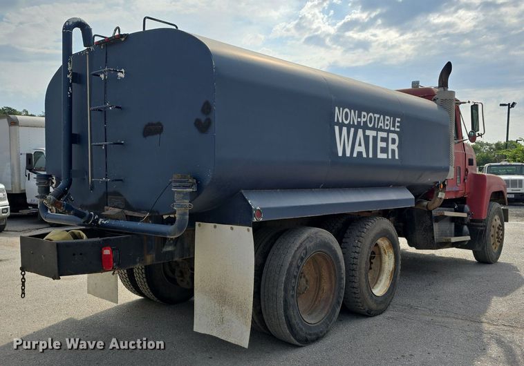 image for item DS4810 1991 Mack  CH613 water truck