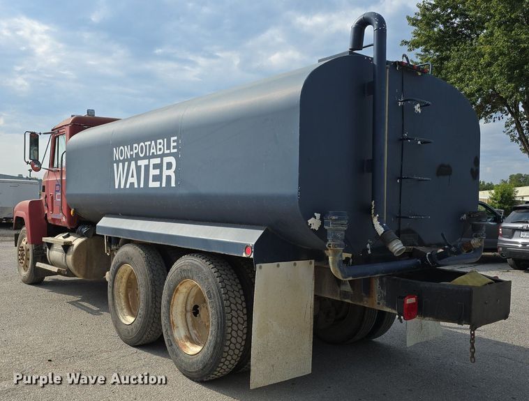 image for item DS4810 1991 Mack  CH613 water truck