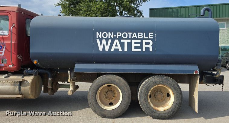 image for item DS4810 1991 Mack  CH613 water truck