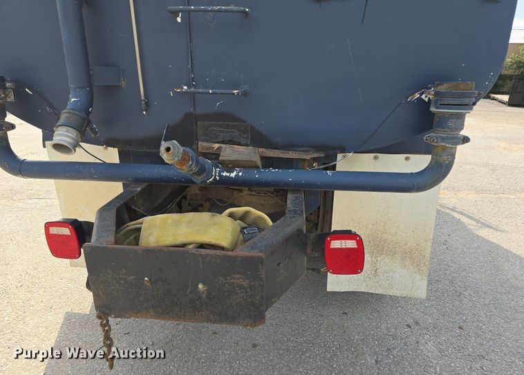 image for item DS4810 1991 Mack  CH613 water truck