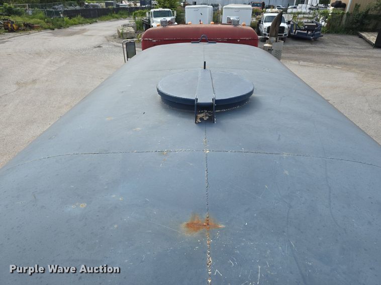 image for item DS4810 1991 Mack  CH613 water truck