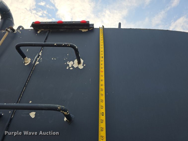 image for item DS4810 1991 Mack  CH613 water truck