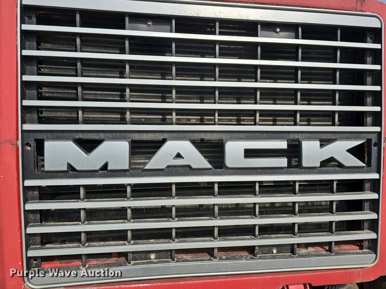image for item DS4810 1991 Mack  CH613 water truck