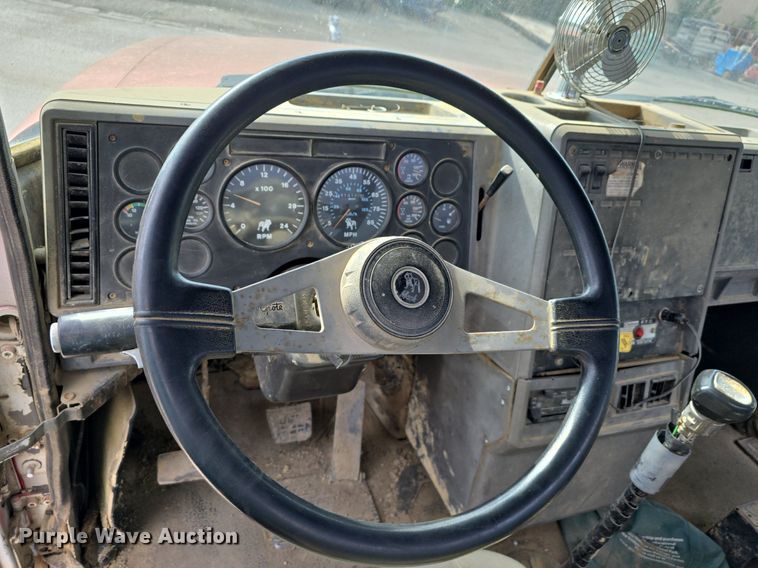 image for item DS4810 1991 Mack  CH613 water truck