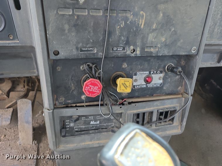 image for item DS4810 1991 Mack  CH613 water truck