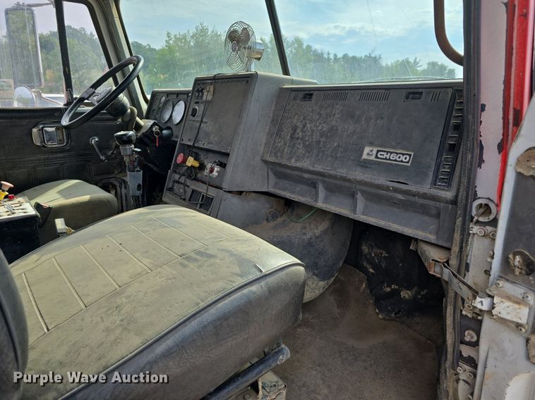 image for item DS4810 1991 Mack  CH613 water truck