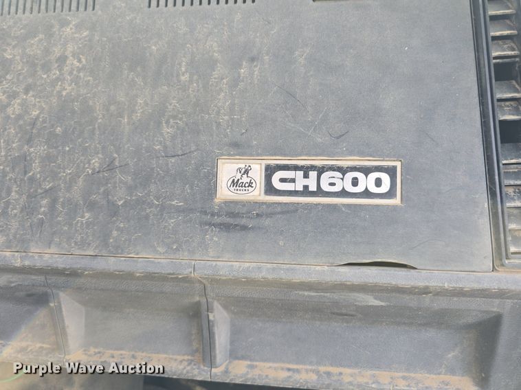 image for item DS4810 1991 Mack  CH613 water truck