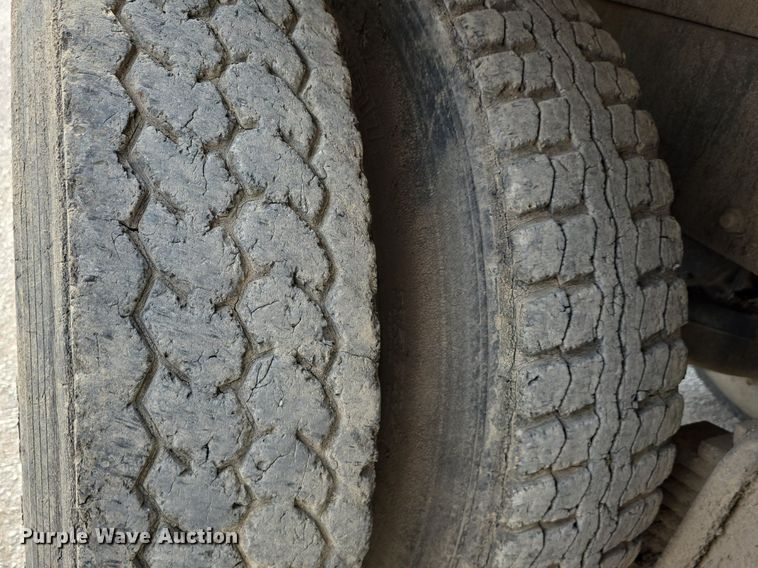 image for item DS4810 1991 Mack  CH613 water truck