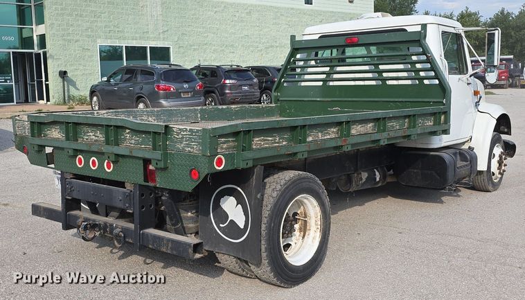 image for item DS4812 2000 International Harvester 4700 flatbed truck