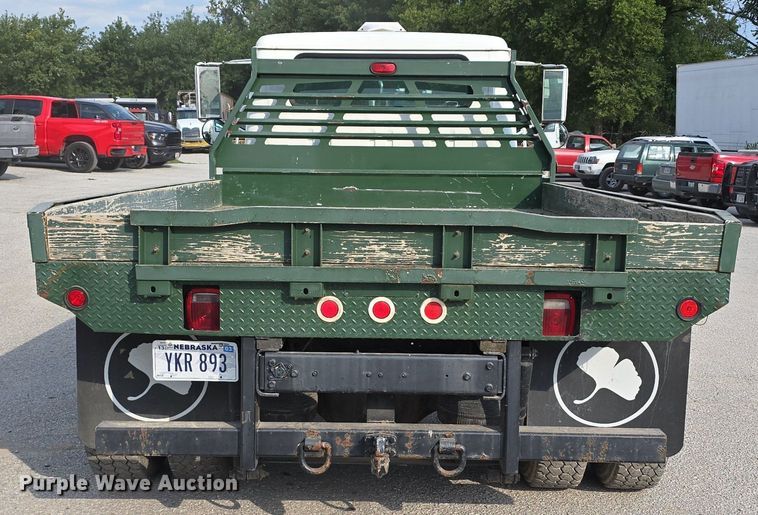 image for item DS4812 2000 International Harvester 4700 flatbed truck