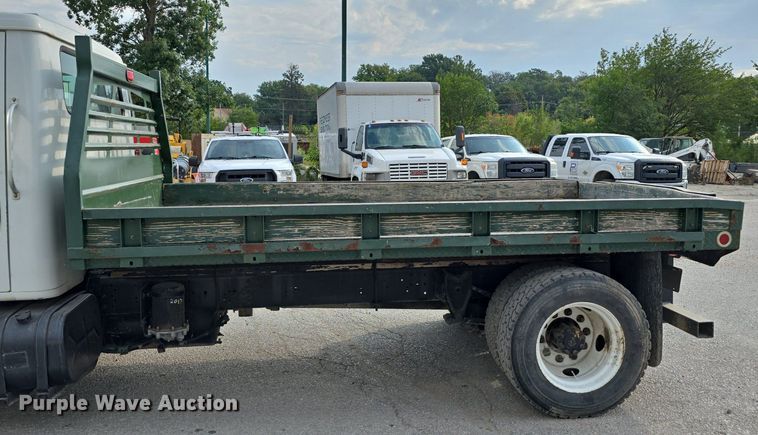 image for item DS4812 2000 International Harvester 4700 flatbed truck